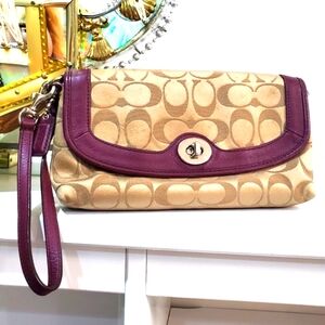 COACH CAMPELL LARGE CLUTCH/WRISTLET 💜💜